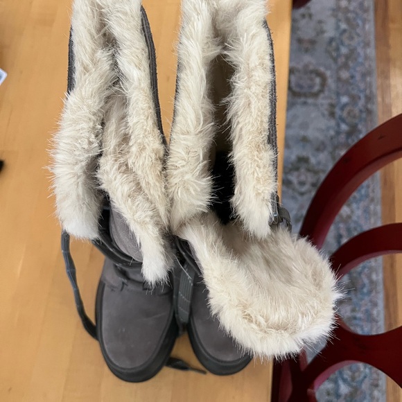 Sorel Tan and Black Fur-Lined Boots
